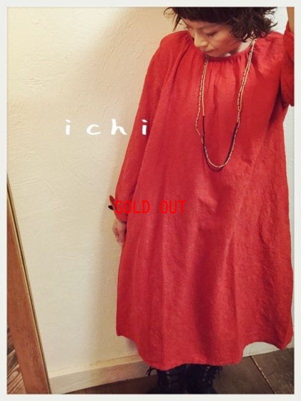 画像1: ichi(イチ）　レース刺繍衿ぐりギャザーワンピース