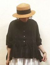 nachukara（ナチュカラ）　シアーリネン裾ギャザーブラウス