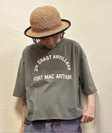 BLUE LAKE MARKET（ブルーレイクマーケット）　ヘムラウンドハㇿ加工プリントTee